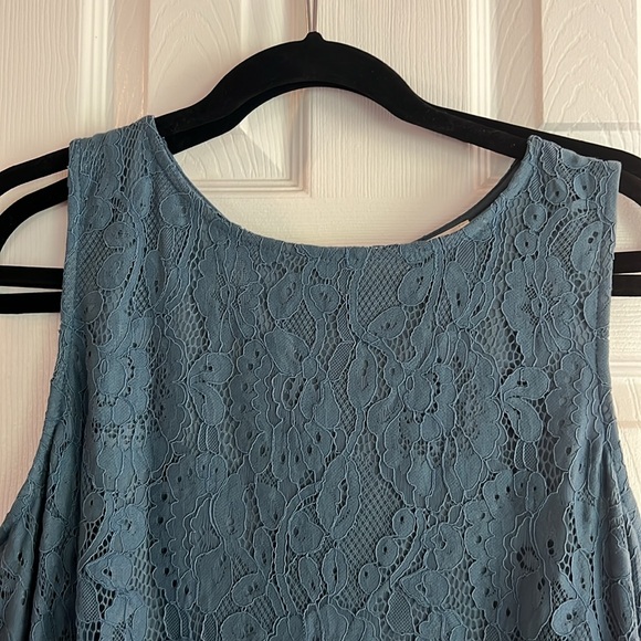 Francesca’s double lined lace dress - Picture 2 of 3